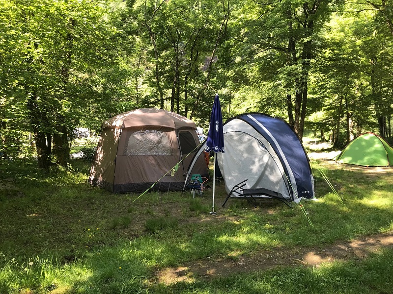 Familie am Campingplatz Gordevio